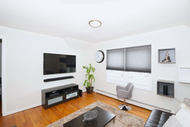 Interior Photo - 449 E Westfield Ave