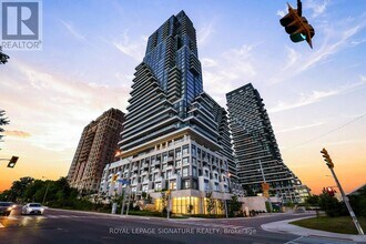 Building Photo - 10 Inn On The Pk Dr