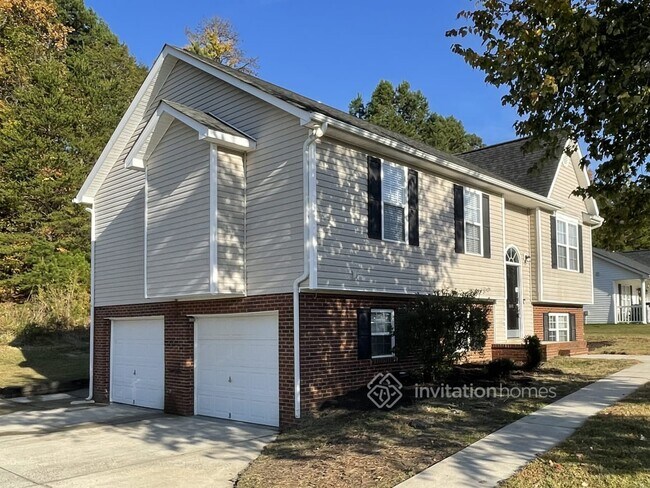 Building Photo - 140 Autumn Woods Blvd