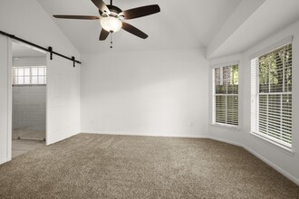 Building Photo - 16014 Lakestone Dr