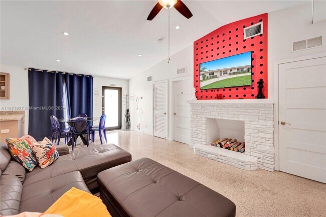 Foto del edificio - 1704 Rodman St
