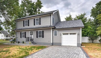 Building Photo - 800 Drake Ave