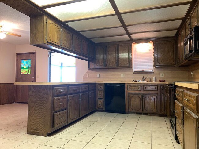 Building Photo - 518 Garland Ct