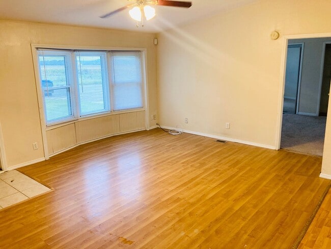 Building Photo - Great Home With Large Yard