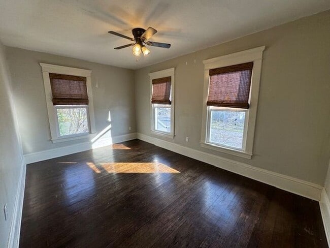 Foto del edificio - 1906 Hoyt Ave