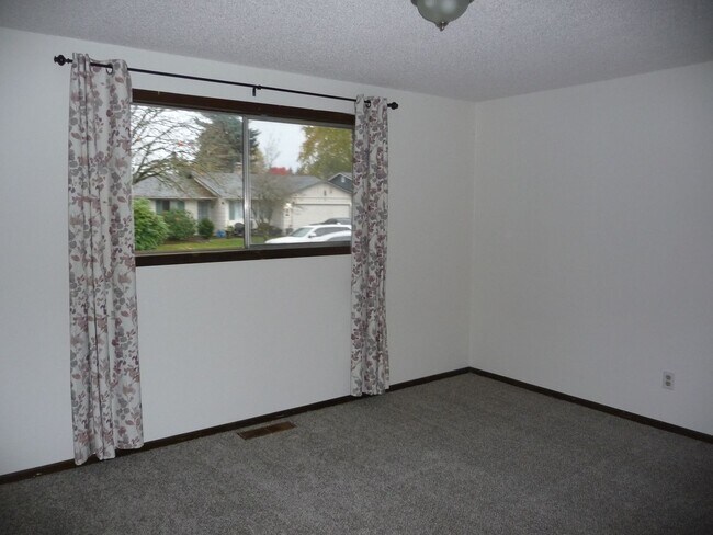 Foto del edificio - New carpeting