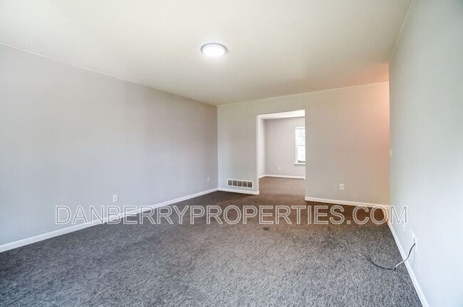 Building Photo - 3565 Turret Green Dr