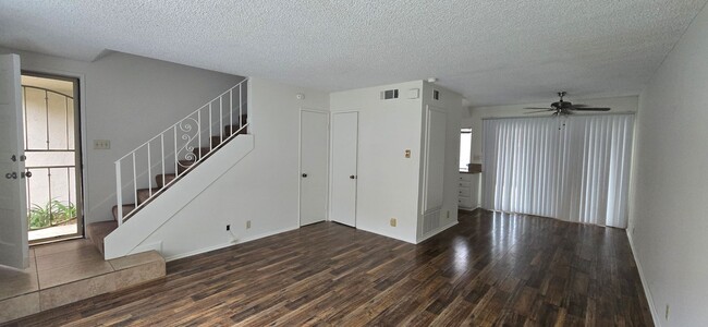 Building Photo - Todd Ranch Condo