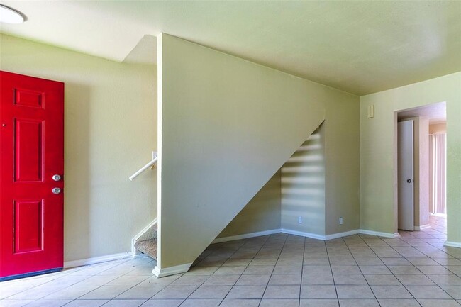 Building Photo - 8809 Dawnridge Cir