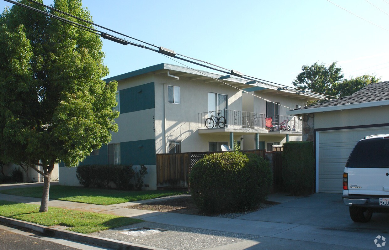Building Photo - 2332 B Pauline Dr