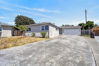 Building Photo - 2045 Larsen Ct