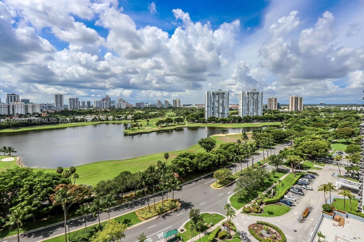 Building Photo - 3675 N Country Club Dr