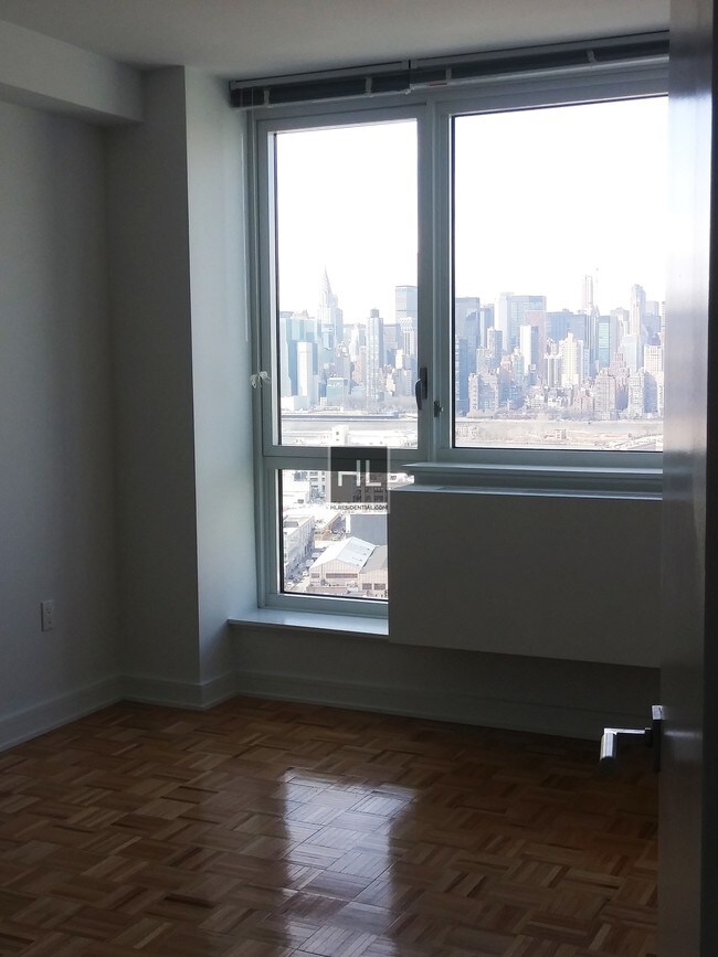 Foto del edificio - 4310 Crescent St