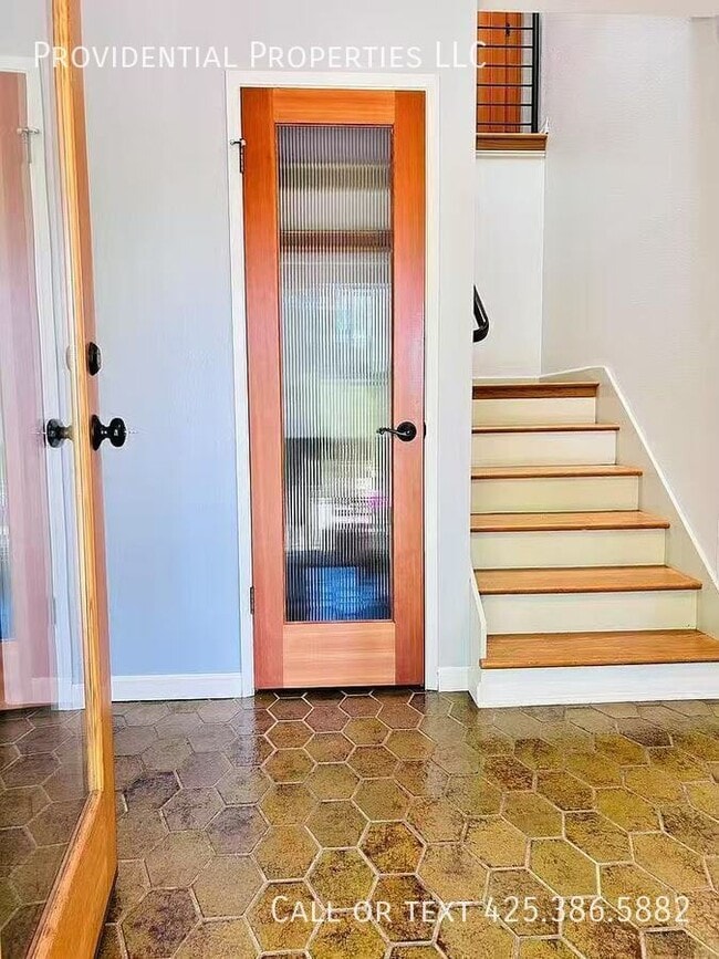 Building Photo - 3047 West LK Sammamish Pkwy NE