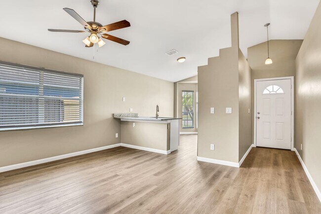 Building Photo - 13507 Glasser Ave
