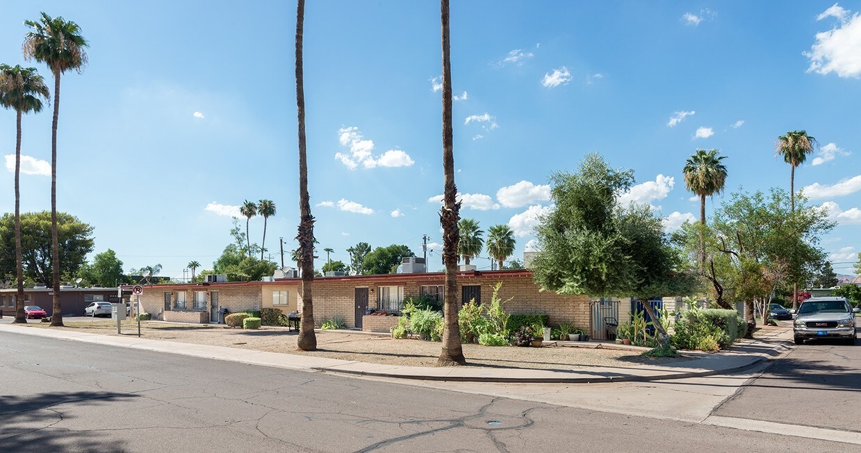 Foto principal - 902 and 908 W. 2nd Street