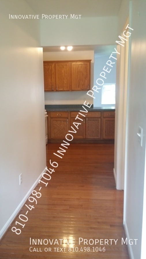 Building Photo - 3 bedroom, 1.5 bath Auburn Hills home. $30...