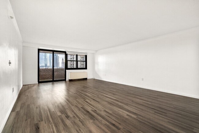 Building Photo - 8 Hawthorne Pl