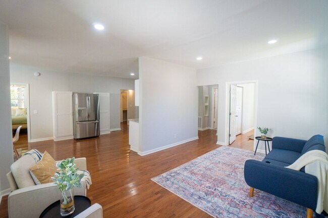 Building Photo - Charming East Nashville Home