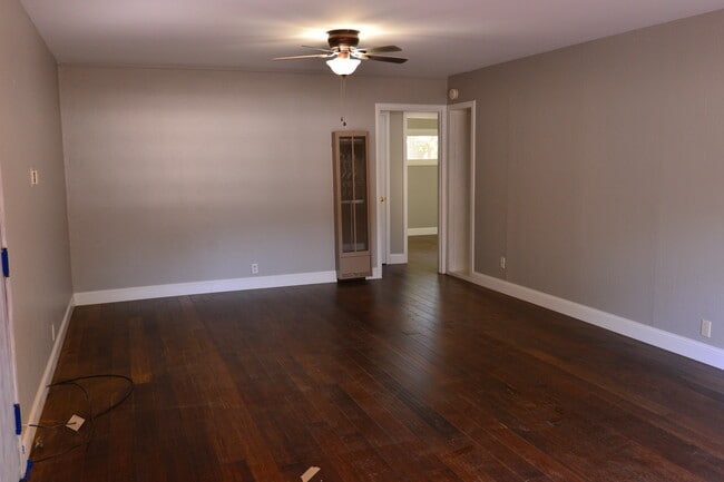 Building Photo - 20 Pleasant Valley Dr