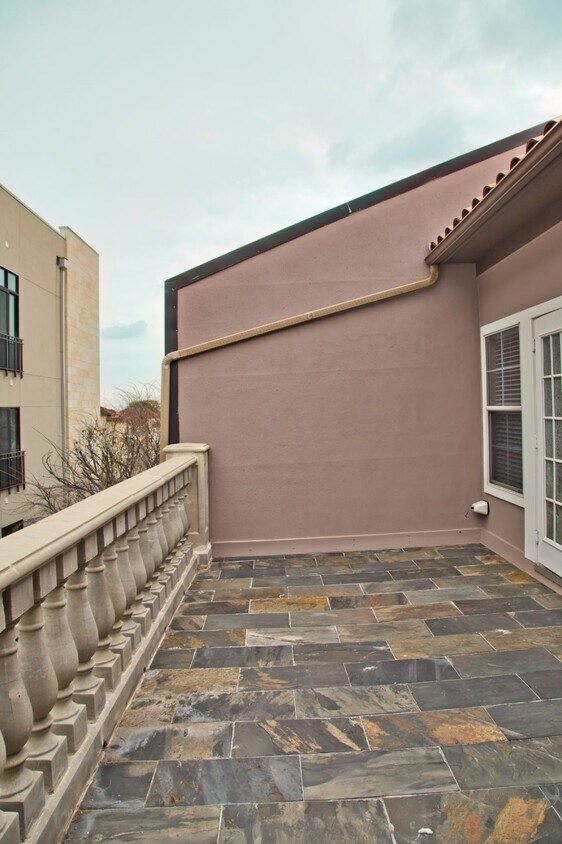 Primary Photo - 1215 Rosedale St