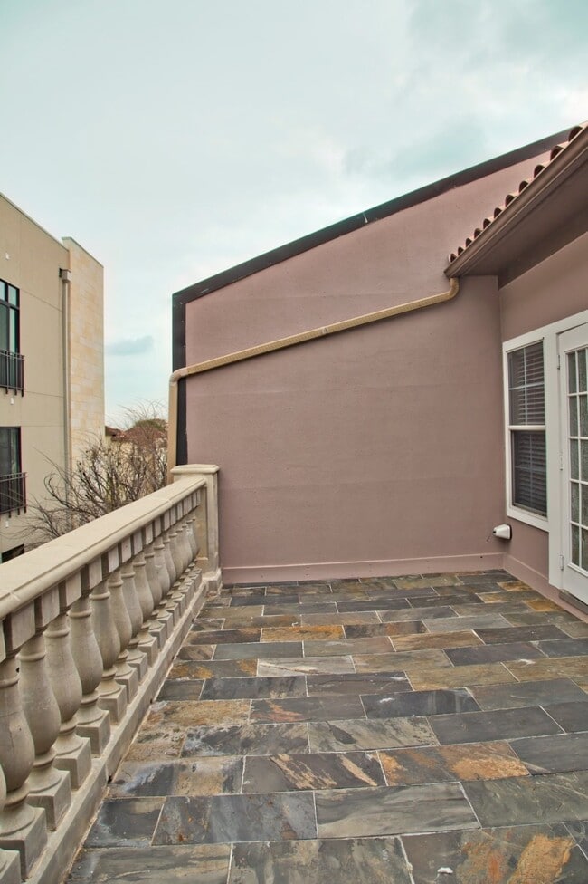 Building Photo - 1215 Rosedale St