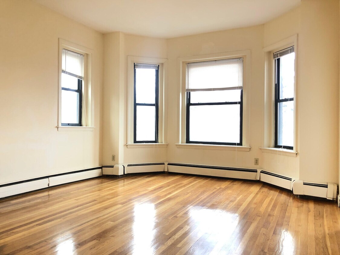 Primary Photo - 1246 Commonwealth Avenue