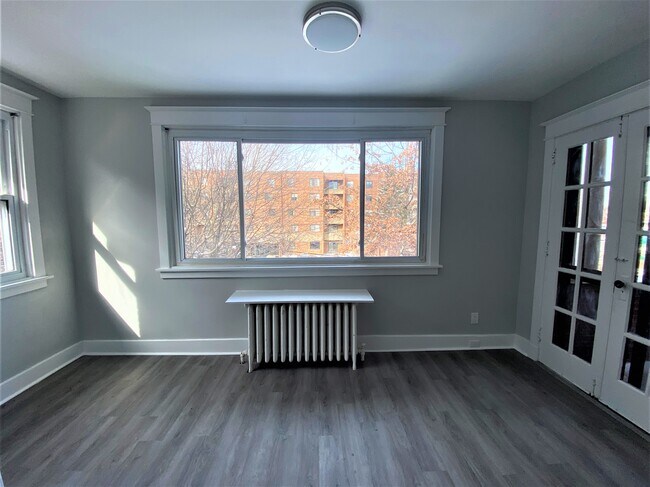 Building Photo - 5720 Beacon St
