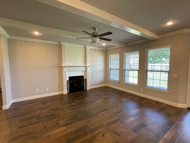 Building Photo - 730 Saddlehorn Dr