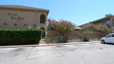 Building Photo - 317 W Dean Ave