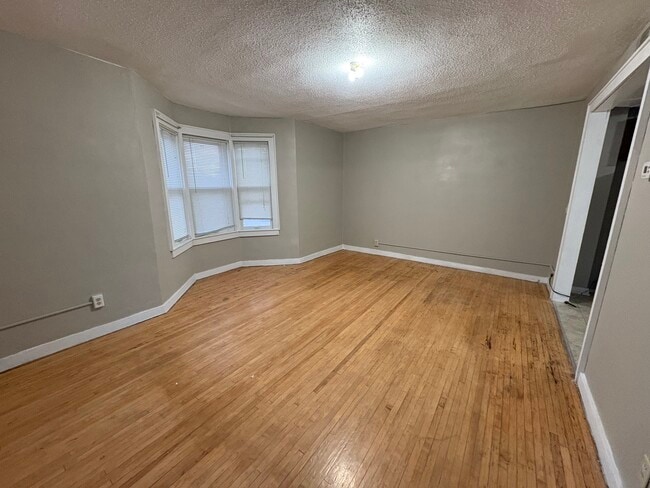 Building Photo - 477 3rd Ave NE