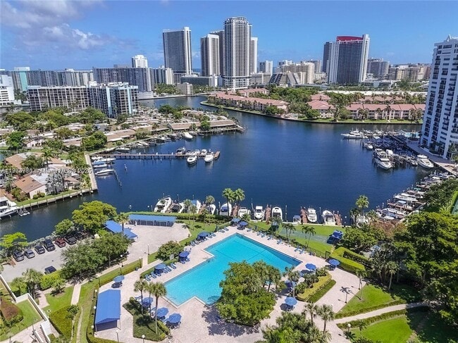 Foto del edificio - 2500 Parkview Dr