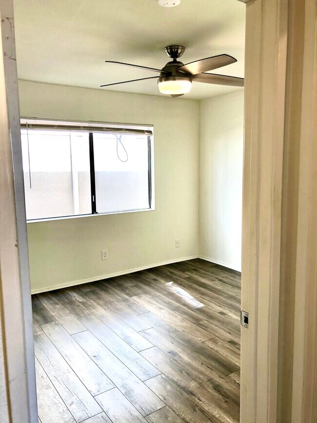 Foto del edificio - 1759 N Mariposa Ave