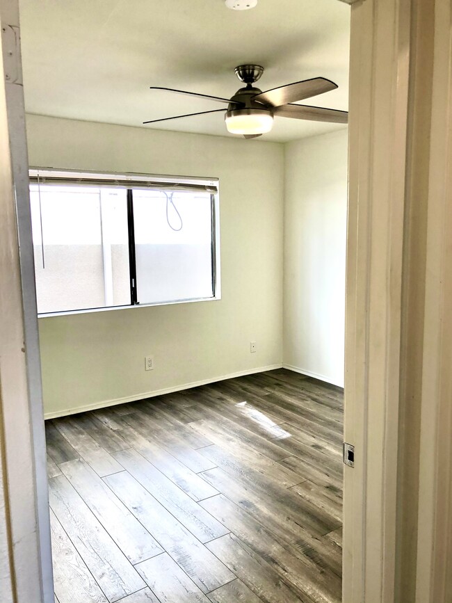 Building Photo - 1759 N Mariposa Ave