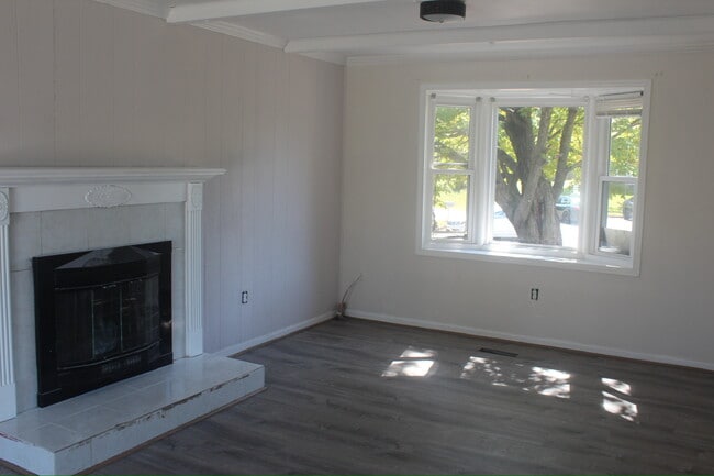 Foto del edificio - 750 Hickory Ct