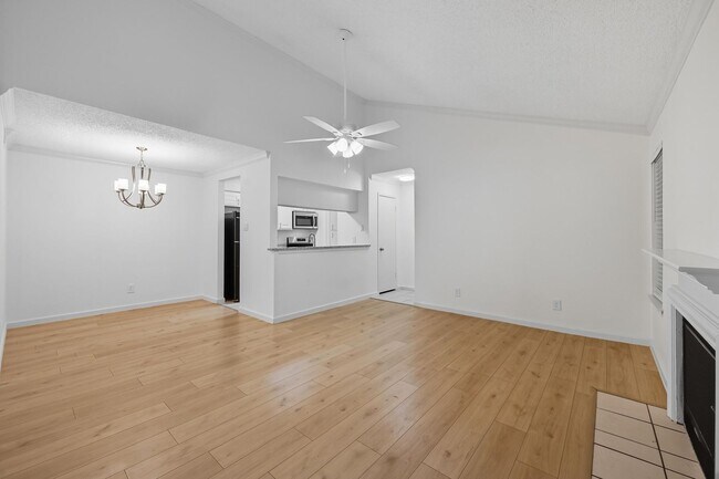 Foto del edificio - Prestonwood Green Condo in Perfect Location!