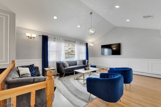 Foto del edificio - 141 Meriline Ave