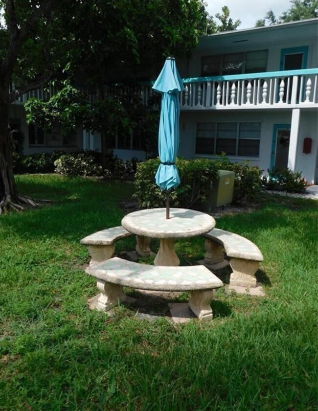 Building Photo - 333 Newport Dr