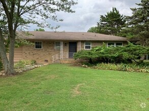 Building Photo - 1117 E Ridgeway Dr