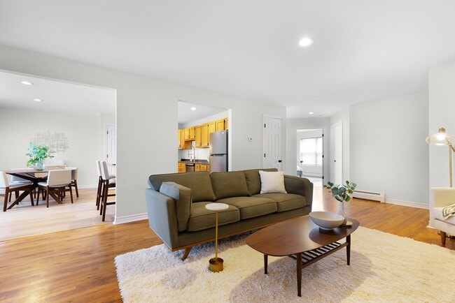 Building Photo - Carriage Garden Apartments