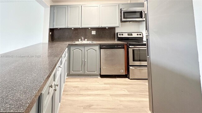 Foto del edificio - 8040 N Colony Cir