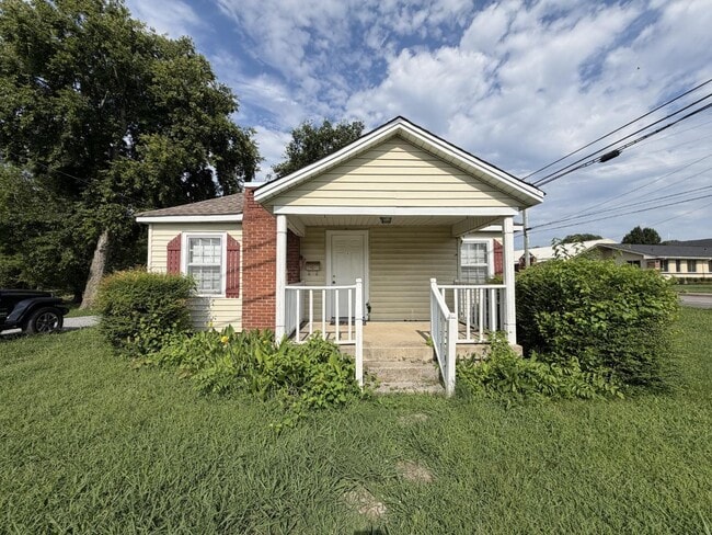 Photo - 602 Castle Heights Avenue House