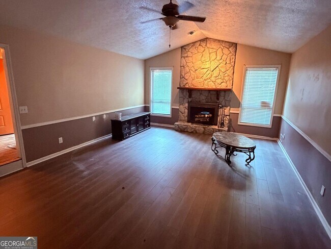 Foto del edificio - 3443 Deshong Dr SW
