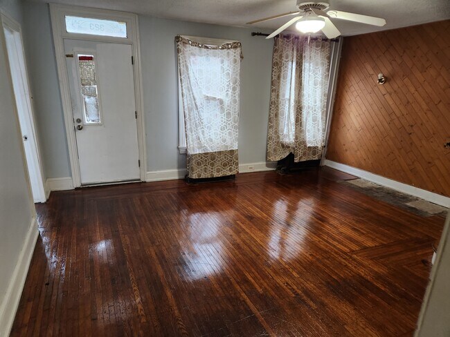 living room - 323 Walnut St