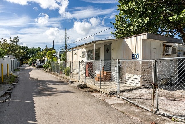 Foto del edificio - Palm Lakes Mobile Home Park