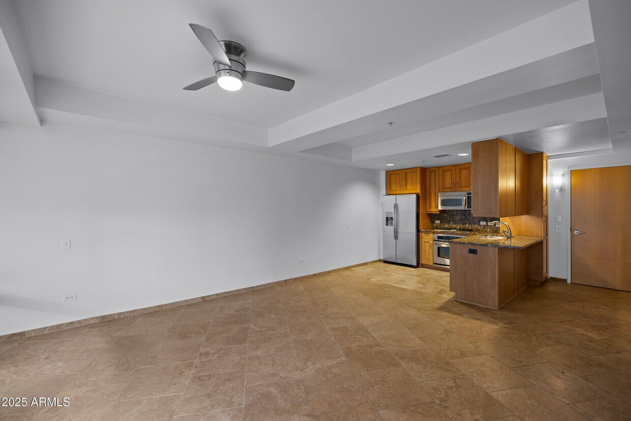 Foto principal - 7137 E Rancho Vista Dr