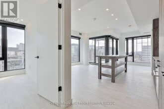 Building Photo - 505 Richmond St W