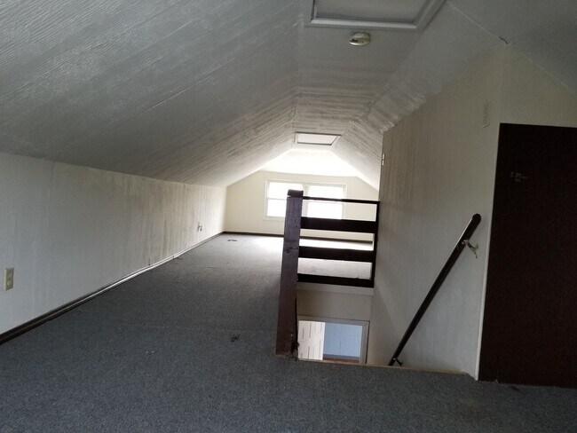 Foto del edificio - 3 bedroom 1 bath home with garage