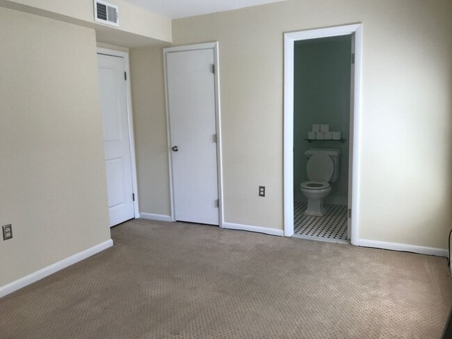 Foto del edificio - Heart of Dupont Circle Beautiful 2 Bedroom/2 Bath block to Metro