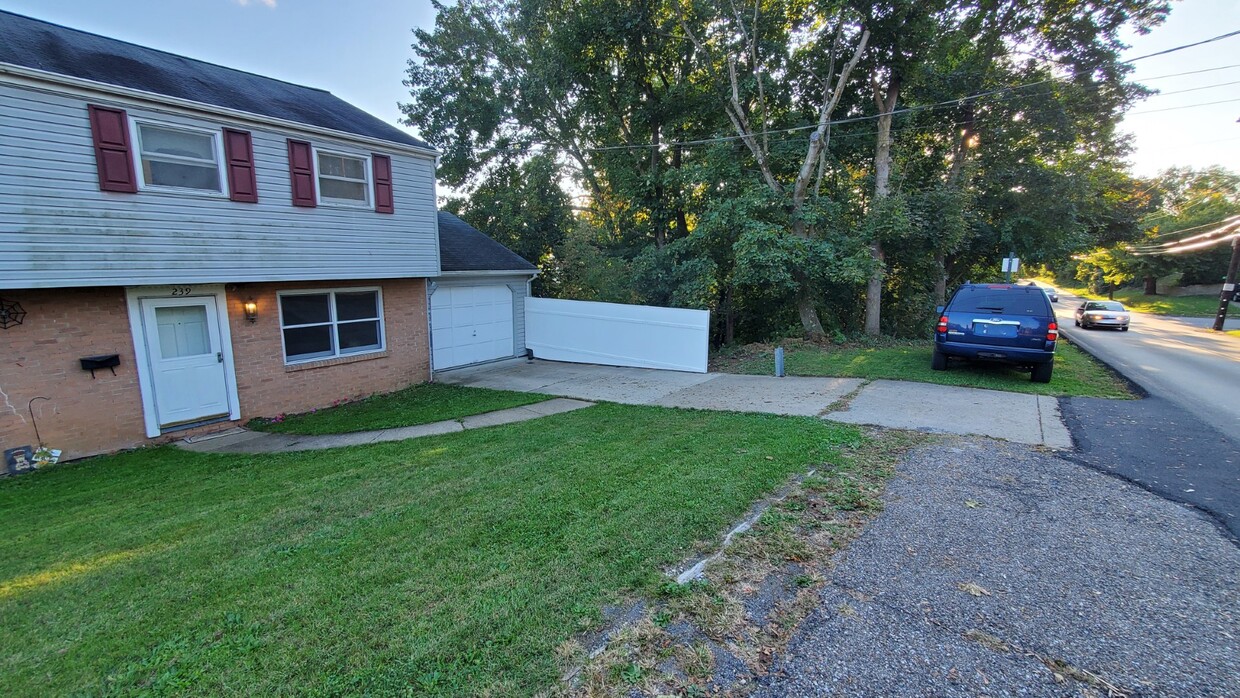 Plenty of parking space - 239 Ingram Ave